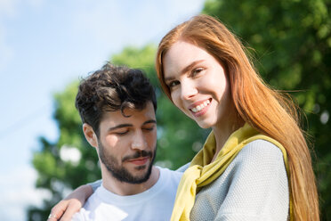 Young couple sharing an intimate moment outdoors - WESTF020702