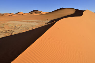 Afrika, Algerien, Sahara, Tassili N'Ajjer National Park, Tadrart Region, Blick auf die Sanddünen von Tehak - ES001493
