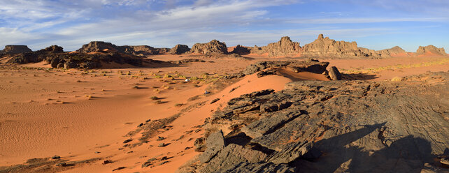 Africa, Algeria, Sahara Desert, Tassili N'Ajjer National Park, Tadrart region, Tent camp, Panorama - ES001495