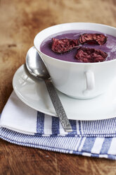 Purple potato and leek soup with red beet chips - HAWF000573