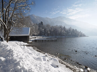 Germany, Kochel am See, snow-covered shore of Lake Kochel - LAF001384