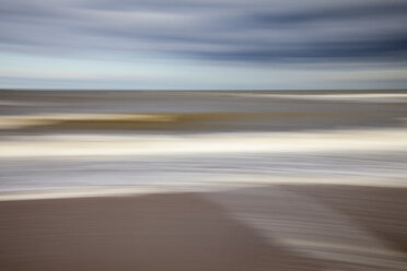 Netherlands, The Hague, Scheveningen, blurred North Sea Coast - WIF001205
