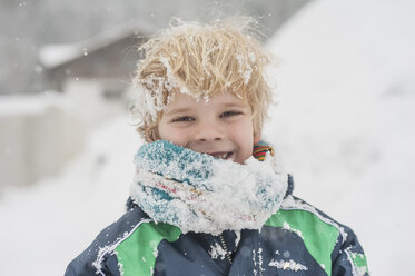 Germany, Bavaria, Berchtesgadener Land, happy boy in winter - MJF001432