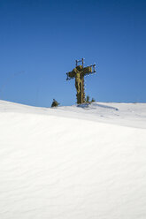 Germany, North Rhine-Westphalia, Eifel, cross in winter landscape at Kalvarienberg - MYF000819