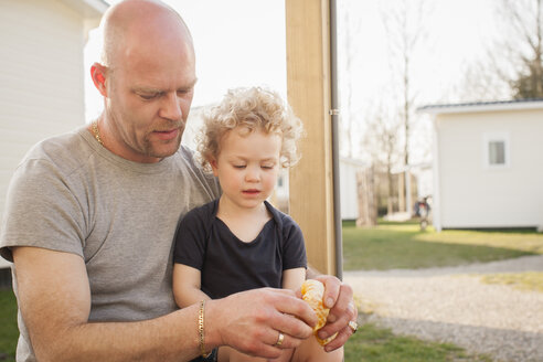 Father and little daughter with croissant - NNF000321