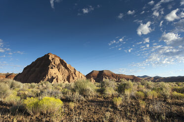 USA, Nevada, Landschaft im Cathedral Gorge State Park - NNF000163