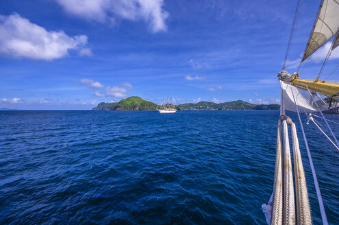 Karibik, Antillen, Kleine Antillen, Grenadinen, Bequia, Segelschiff<br /> - THA001137