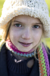 Portrait of girl wearing wool cap and scarf - MGOF000005