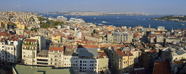 Türkei, Istanbul, Panoramablick vom Galata-Turm über Beyoglu und Bosporus - ES001499