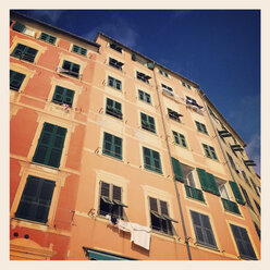 Italy, Liguria, Riviera di Levante, Camogli, house fronts - GWF003429