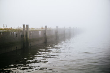 Germany, Hamburg, Harbour in fog - KRPF001246