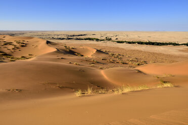 Namibia, Namib-Wüste, Blick auf Wüstendünen im Namib-Naukluft-Nationalpark bei Gobabeb - ES001506