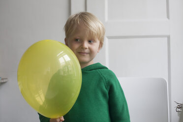 Portrait of smiling little boy with balloon - RB002258