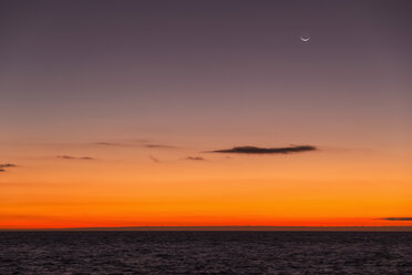 Pacific Ocean, Galapagos Islands, sunset - FO007584