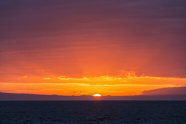 Pacific Ocean, Galapagos Islands, sunset above Santiago Island - FOF007591