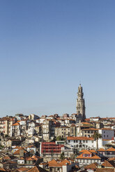 Portugal, Porto, Blick auf die Altstadt mit Torre dos Clerigos - KBF000278