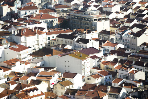 Portugal, Nazare, Blick auf die Altstadt, lizenzfreies Stockfoto