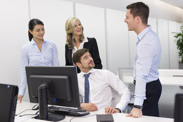 Businesspeople talking at desk in office - SHKF000173