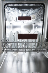 Dishwasher in kitchen with dirty dishes - FLF000782