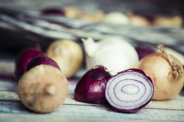 Sliced and whole onions - SARF001228