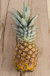 Ananas auf Holz - ODF001036