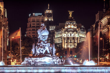 Spanien, Madrid, Blick auf den Cibeles-Platz bei Nacht - EHF000059