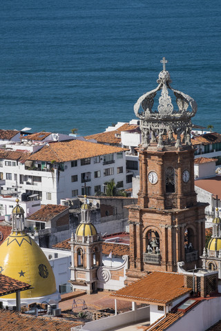 Mexiko, Puerto Vallarta, Türme der Kirche Unserer Lieben Frau von Guadalupe, lizenzfreies Stockfoto