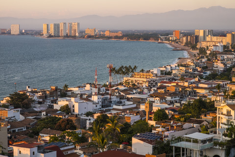 Mexiko, Puerto Vallarta, Blick vom El Centro, lizenzfreies Stockfoto