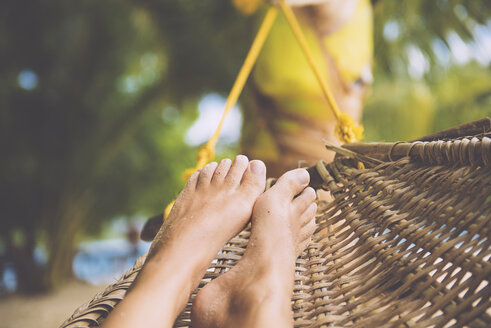 Philippines, Palawan island, Port Barton, Feet of a woman in a cane hammock - GEMF000002
