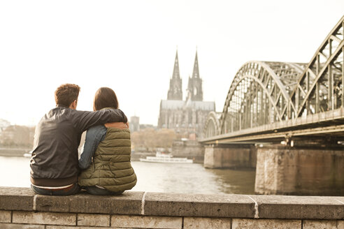 Germany, Cologne, happy young couple enjoying time - FEXF000270