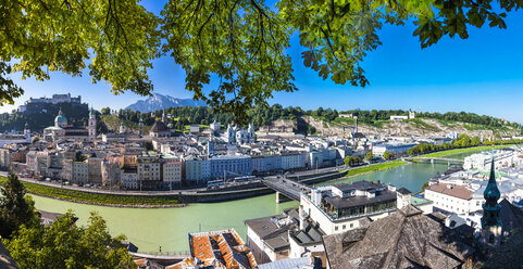 Österreich, Salzburg, Stadtbild vom Kapuzinerberg aus gesehen - AMF003617