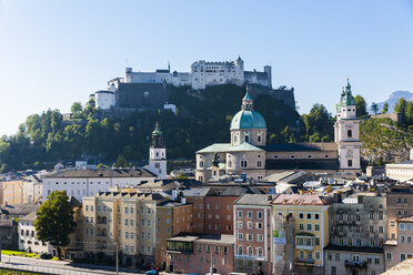 Österreich, Salzburg, Stadtbild vom Kapuzinerberg aus gesehen - AMF003618