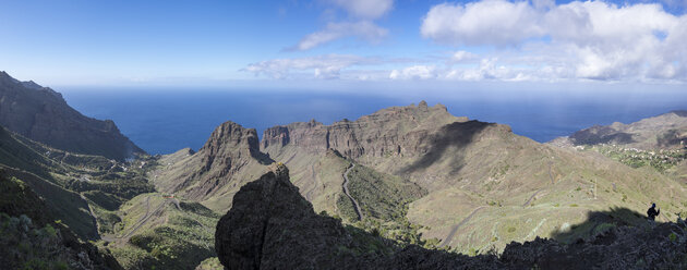 Spanien, Kanarische Inseln, La Gomera, Valle Gran Rey, Tejeleche-Gebirge mit Taguluche und Alojera - SIEF006386