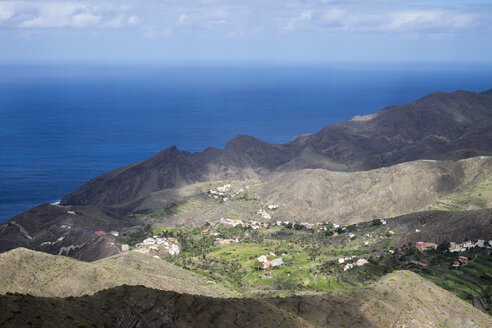 Spanien, Kanarische Inseln, La Gomera, Vallehermoso, Blick auf Alojera - SIEF006387