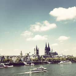 Deutschland, Köln, Stadtbild mit Dom - GWF003617