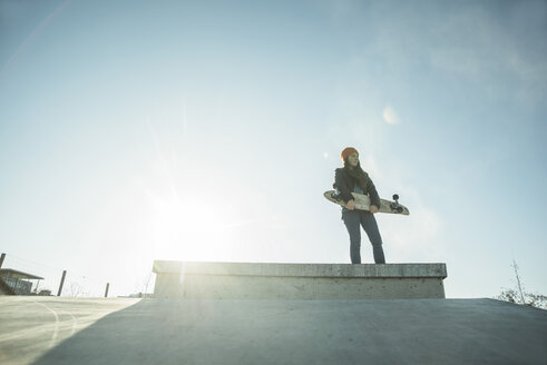 Teenage girl in skatepark - UUF003039