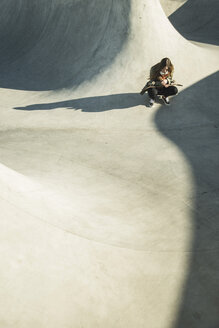 Lonely teenage girl in skatepark - UUF003054