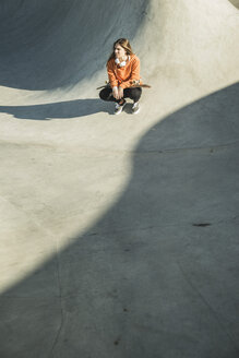 Teenage girl in skatepark - UUF003055