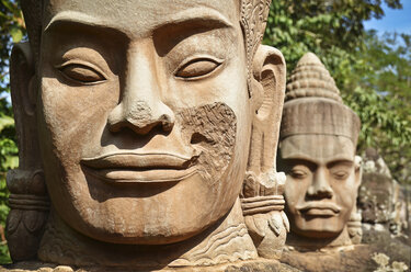 Cambodia, Heads of stone warriors at the main entrance of Angkor Wat - GEMF000003