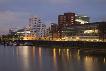 Germany, Duesseldorf, media harbor at dusk - WIF001299