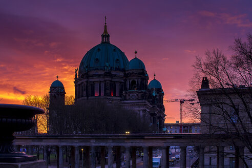 Germany, Berlin, Berlin Cathedral at twilight - BIGF000052