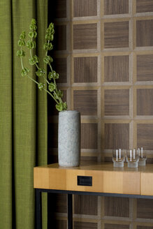 Sideboard with glasses and flower vase in front of wooden wall cladding - PATF000026