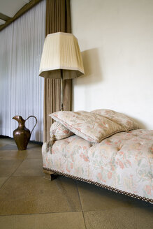 Old-fashioned couch and floor lamp in a living room - PATF000023