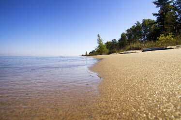 USA, Michigan, sandy beach at Lake Huron - SMAF000289