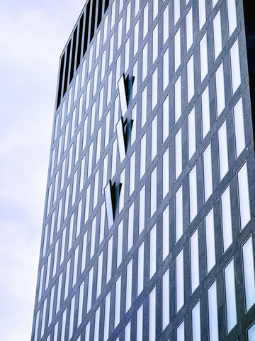 Schweiz, Zürich, Fassade eines modernen Büroturms, lizenzfreies Stockfoto