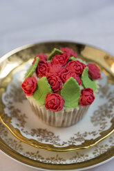 Cupcake mit Rosenblütenfondant - MYF000845