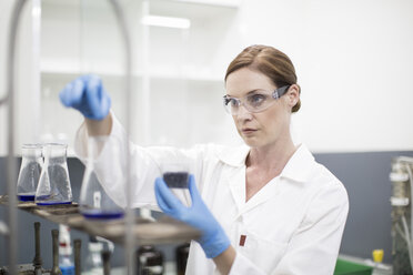 Scientist in lab working with liquids - ZEF004239