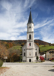 Deutschland, Bayern, Marktschellenberg, Kirche St. Nikolaus - WWF003348