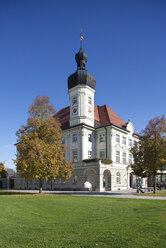 Germany, Bavaria, Altoetting, Kapellplatz, town hall - WWF003353