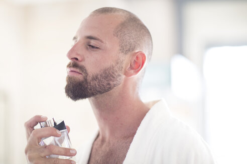 Man using Eau de Cologne - ZEF002950